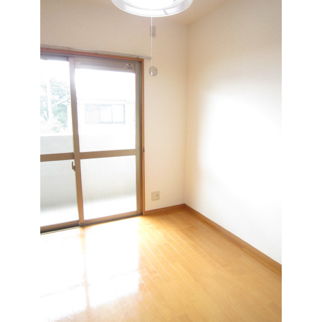 居室・リビング　洋室も広々です！