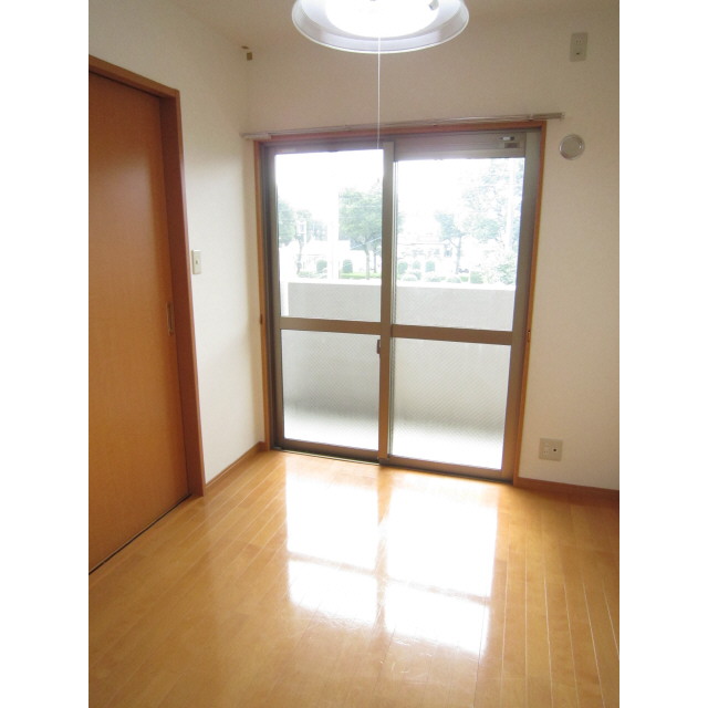 その他部屋・スペース　仕切を閉めれば独立したお部屋になります。