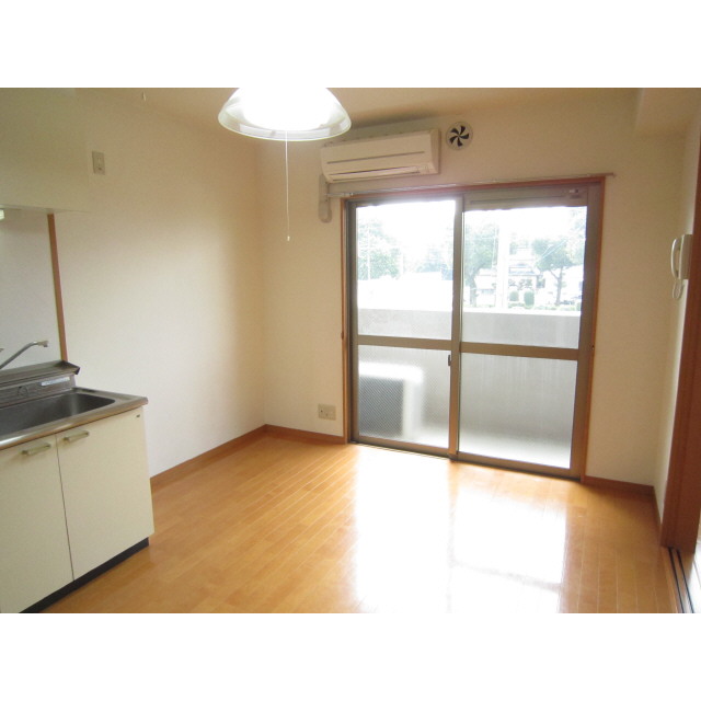 居室・リビング　南向きの明るいリビングです！