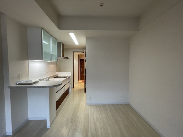 居室・リビング　イメージとして同マンション他部屋の写真を表示しています