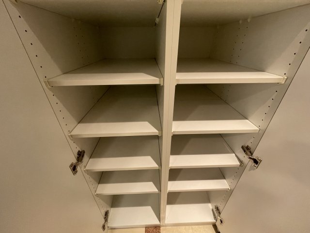 収納　イメージとして同マンション他部屋の写真を表示しています