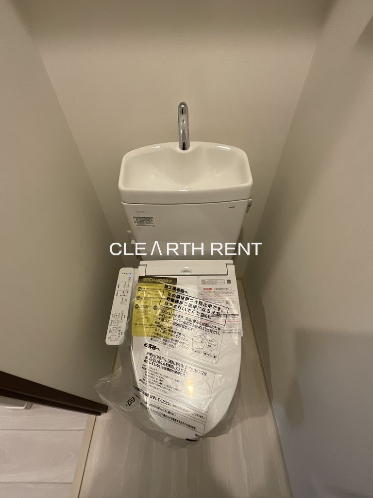 トイレ　温水洗浄便座付きトレイ