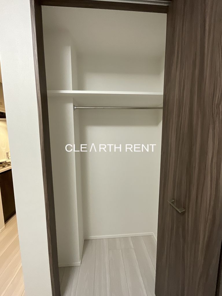 収納　ハンガーパイプ付きクローゼット