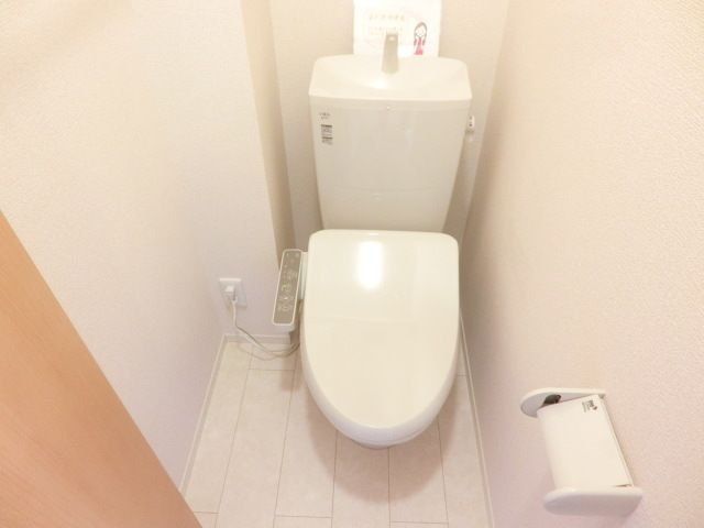 トイレ　温水洗浄便座付きのトイレ