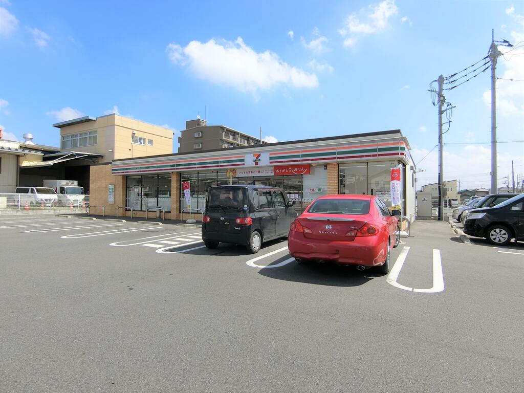 コンビニ　セブンイレブン前橋古市町店（コンビニ）まで751m