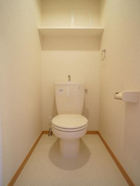 トイレ　トイレ空間は広くゆったり、清潔感のあるトイレです