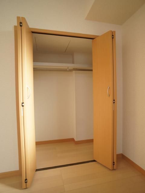 収納　パイプハンガーがあると、畳まず衣類を掛けれて便利ですね♪