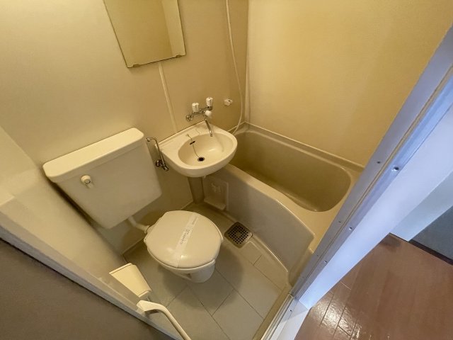 バス・シャワールーム　コンパクトで使いやすいお風呂です