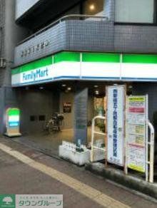 コンビニ　ファミリーマートサンズ西新宿店（コンビニ）まで270m