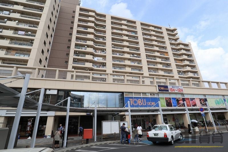 スーパー　東武ストア鶴瀬駅ビル店（スーパー）まで220m