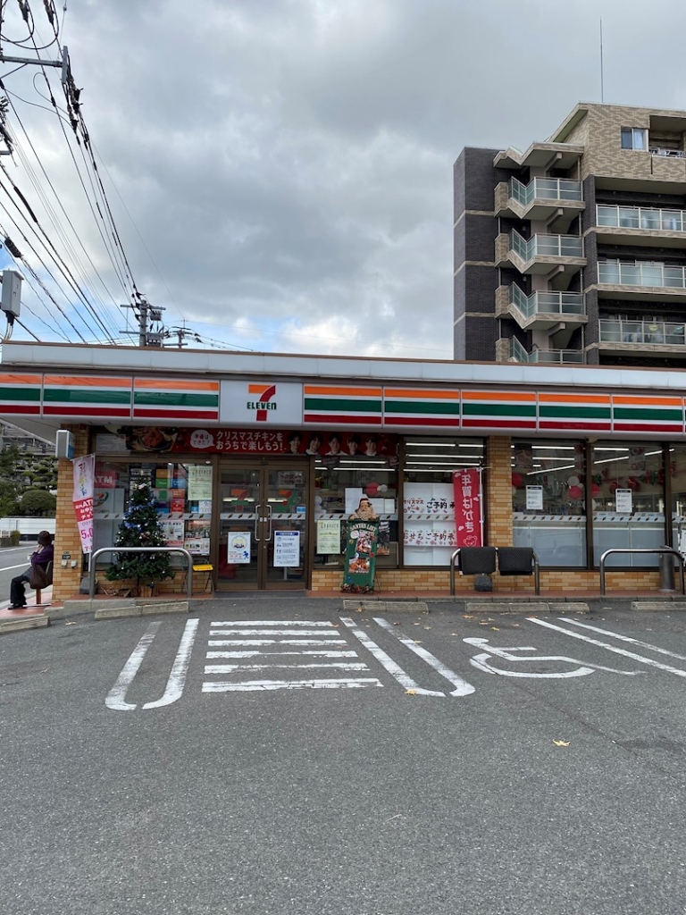 コンビニ　セブンイレブン 博多東雲町2丁目店（コンビニ）まで70m