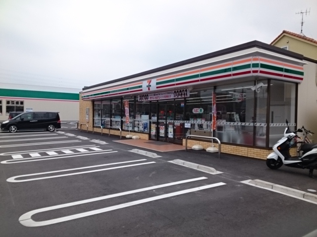 コンビニ　セブンイレブン松山南吉田町店（コンビニ）まで550m
