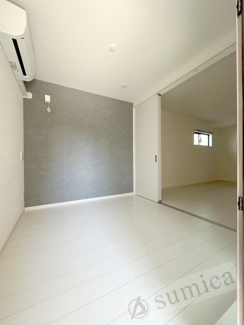 その他部屋・スペース　アクセントクロスがオシャレを演出♪