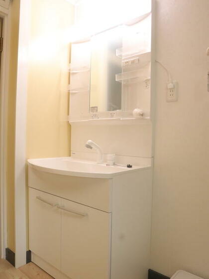 洗面設備　大きな洗面台が嬉しいですね♪