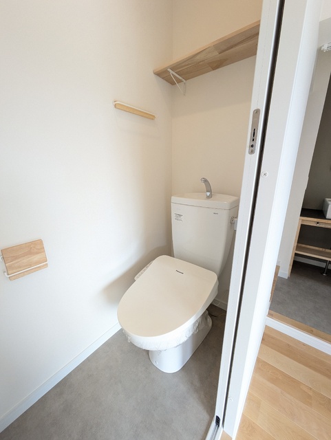 トイレ　温水洗浄便座