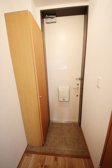 玄関　同物件別部屋写真