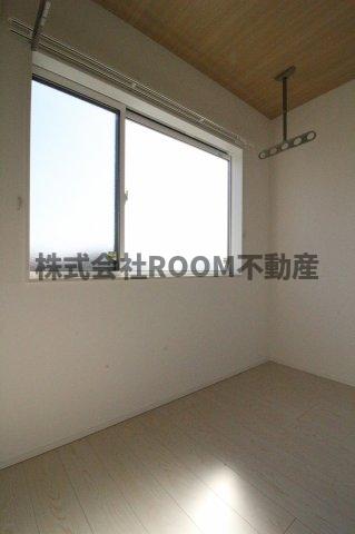 バルコニー　暖かな日差しのふりそそぐバルコニー