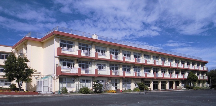 小学校　横浜市立鶴ヶ峯小学校（小学校）まで260m