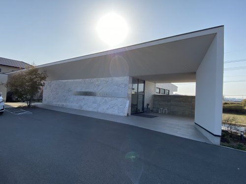 病院　おかもとクリニック（病院）まで910m