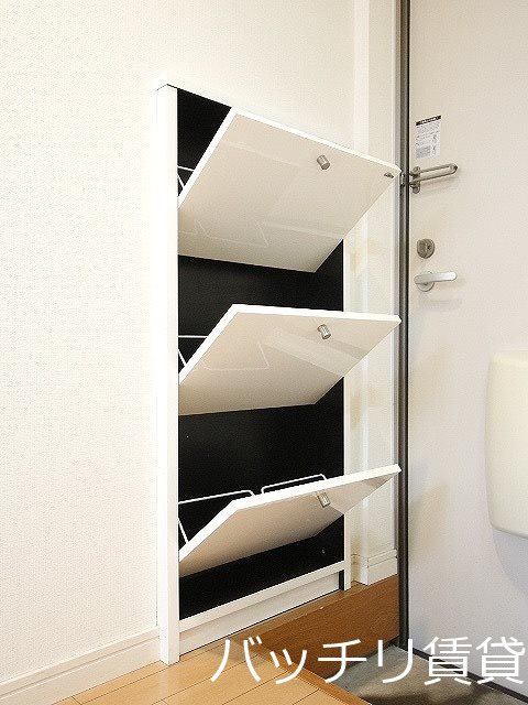 玄関　別号室タイプの為、現状を優先致します。