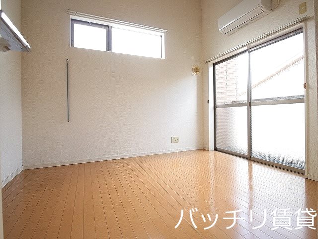 バルコニー　別号室タイプの為、現状を優先致します。