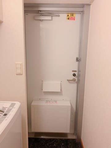 玄関　同タイプ物件の為、形状や間取寸法、色調等が実際とは異なります