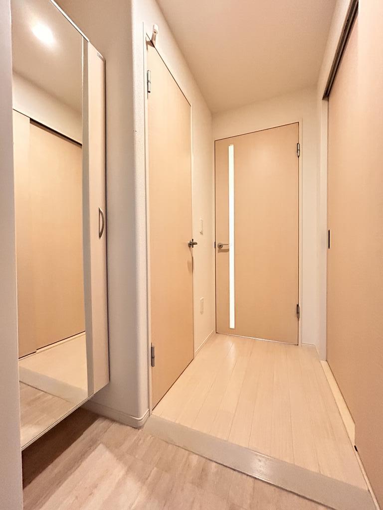 玄関　別部屋の写真です。