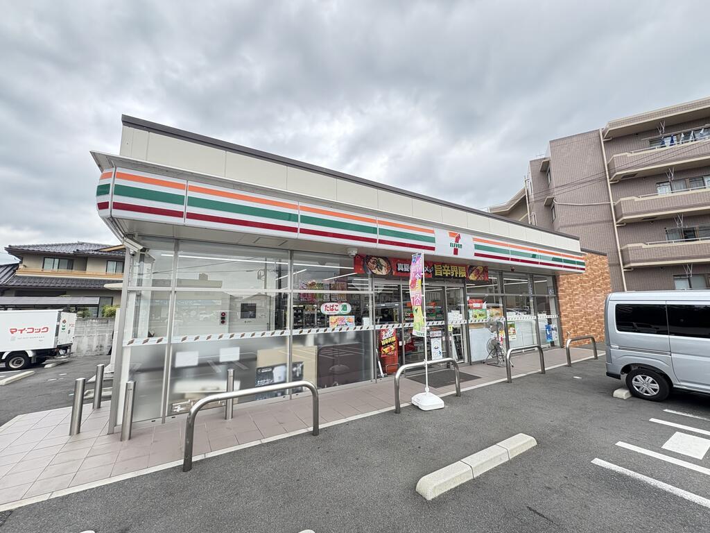 コンビニ　セブンイレブン東広島西条西本町店（コンビニ）まで390m