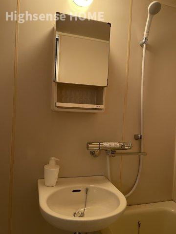 洗面設備　明るい洗面所です