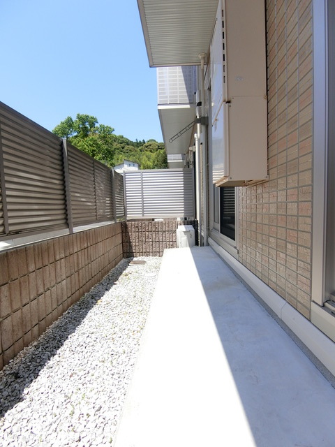 バルコニー　１階は専用庭付き