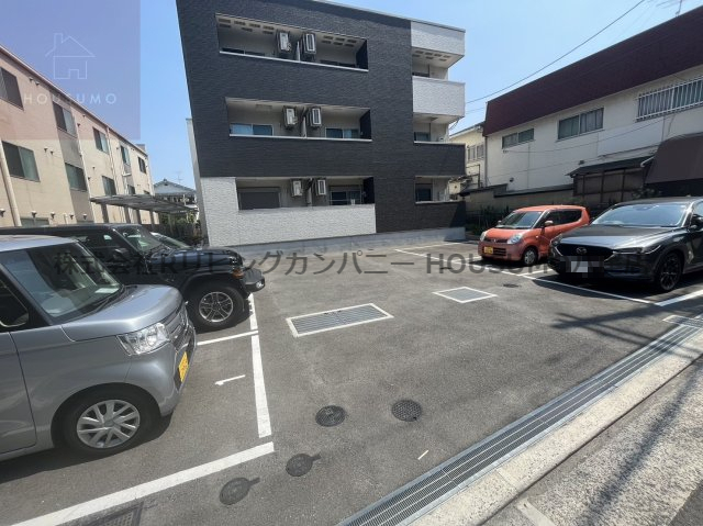 駐車場　車をお持ちの方に嬉しい駐車場付きの物件です