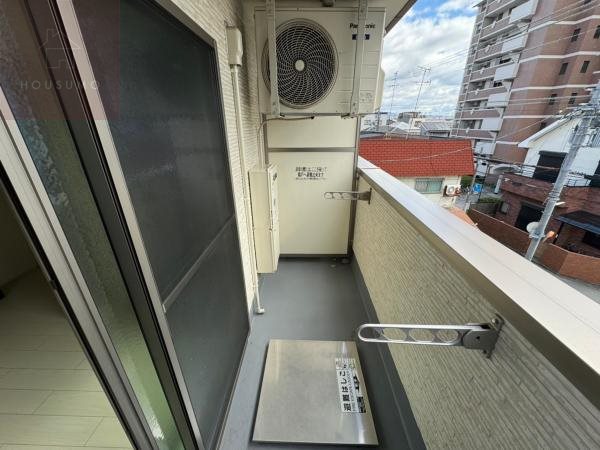 バルコニー　開放的で明るい空間を演出してくれるバルコニーです