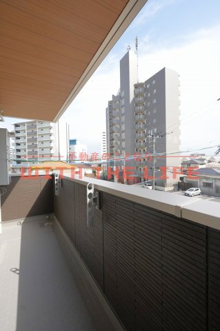 バルコニー　暖かな日差しのふりそそぐバルコニー