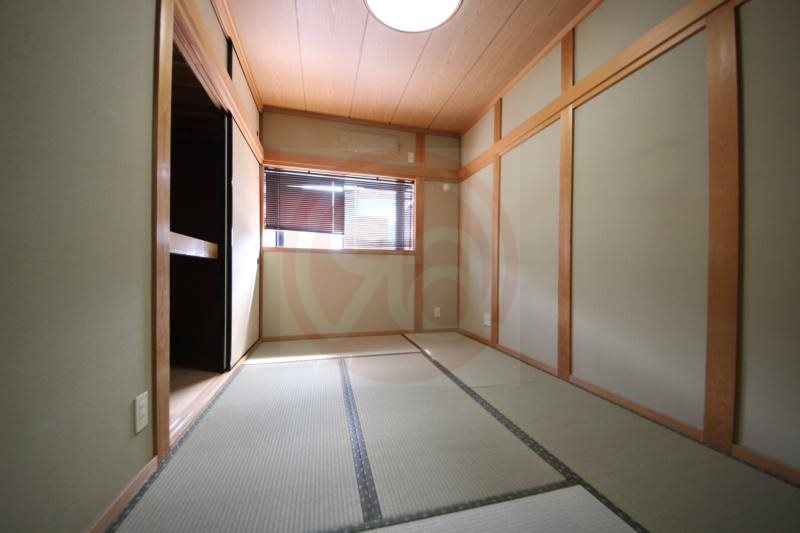 その他部屋・スペース　落ち着いた色調の寝室です