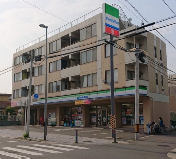コンビニ　ファミリーマート 横浜神大寺四丁目店（コンビニ）まで451m