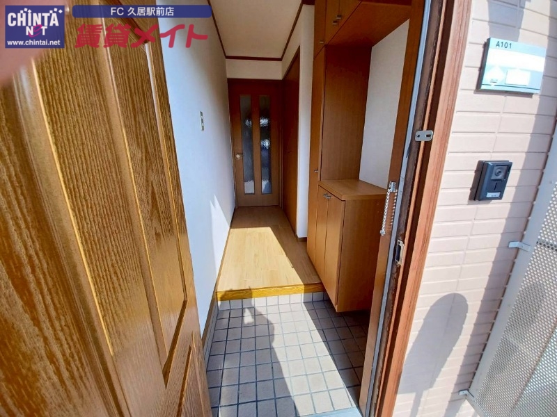 玄関　反転同型タイプ写真
