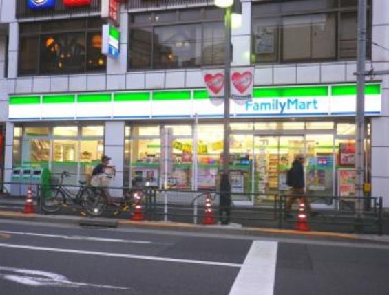 コンビニ　ファミリーマート町屋二丁目店（コンビニ）まで214m