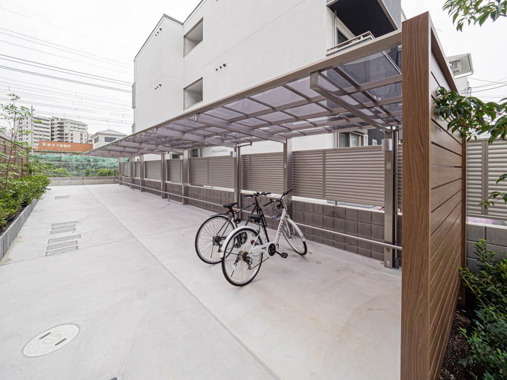 建物外観　敷地内屋根付き駐輪場