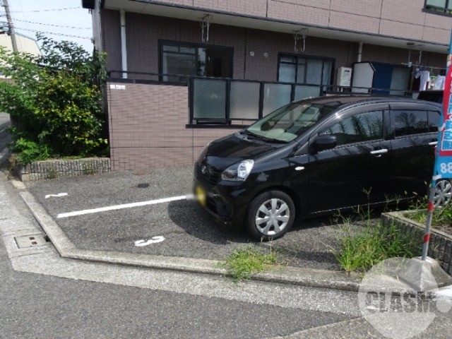 駐車場　敷地内駐車場