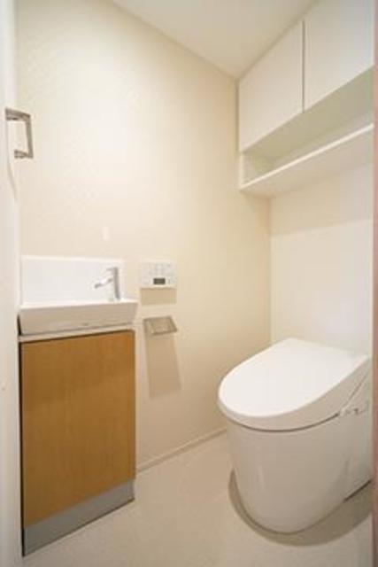 トイレ　※写真は同タイプ住戸です。