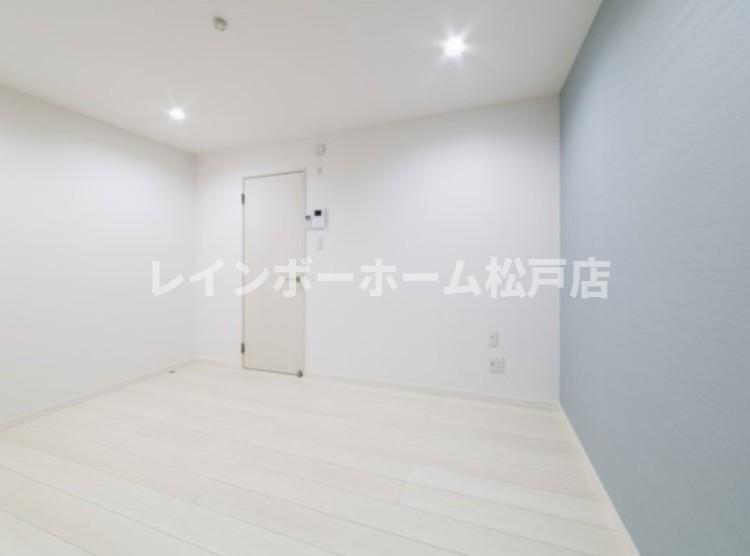 その他部屋・スペース　開放的な寝室です