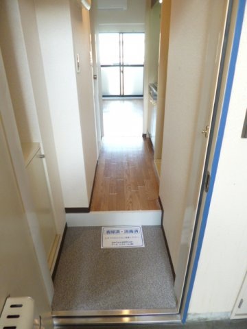 玄関　※別部屋参考写真