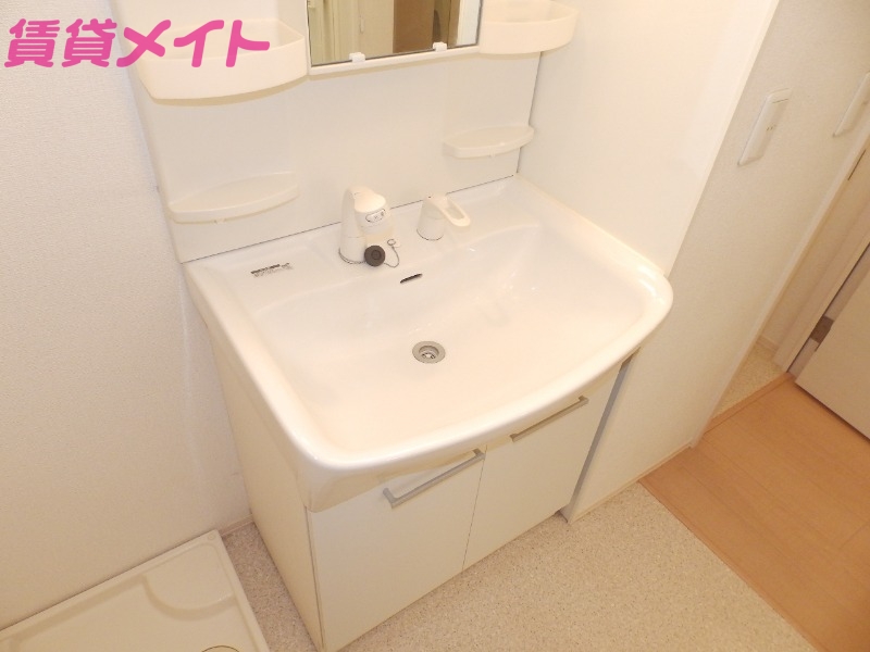 洗面設備　同型参考写真