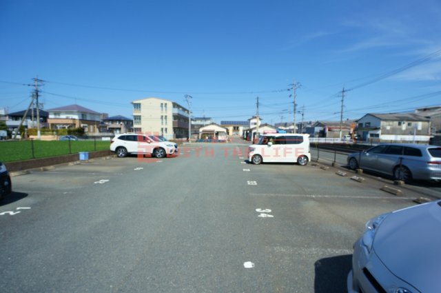 駐車場　車をお持ちの方に嬉しい駐車場付きの物件です