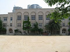 中学校　駒ヶ林中学校（中学校）まで702m