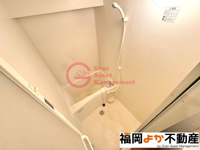 バス・シャワールーム　落ち着いた空間のお風呂です