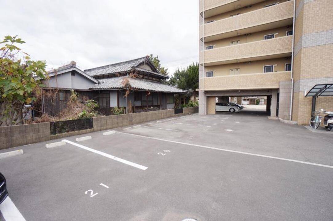駐車場　駐車場