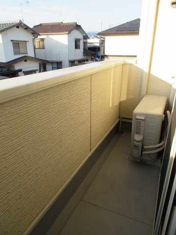 バルコニー　暖かな日差しのふりそそぐバルコニー