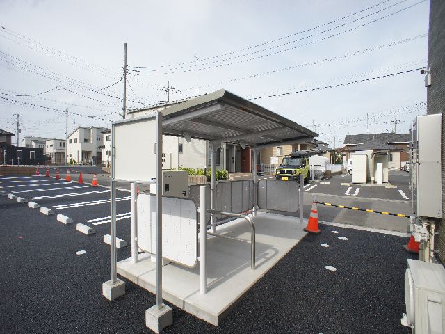 その他共有部分　屋根付きの駐輪場があります♪