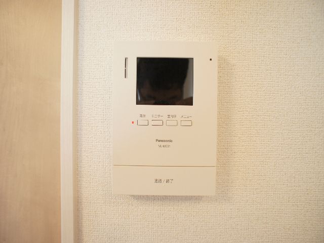 セキュリティ　訪問者の確認ができるTVドアホン付きです♪